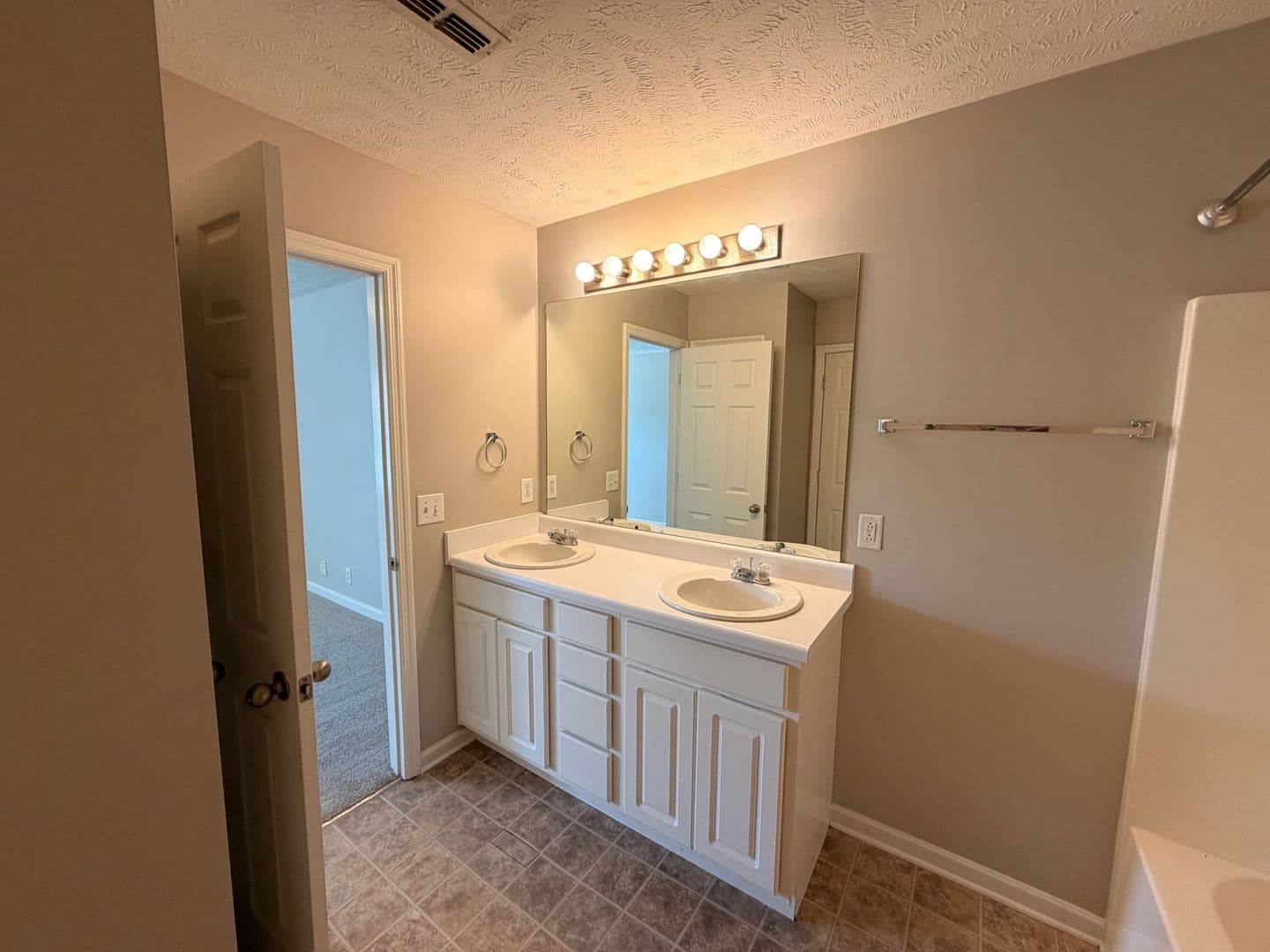 Murfreesboro House: 1836 Antebellum Drive