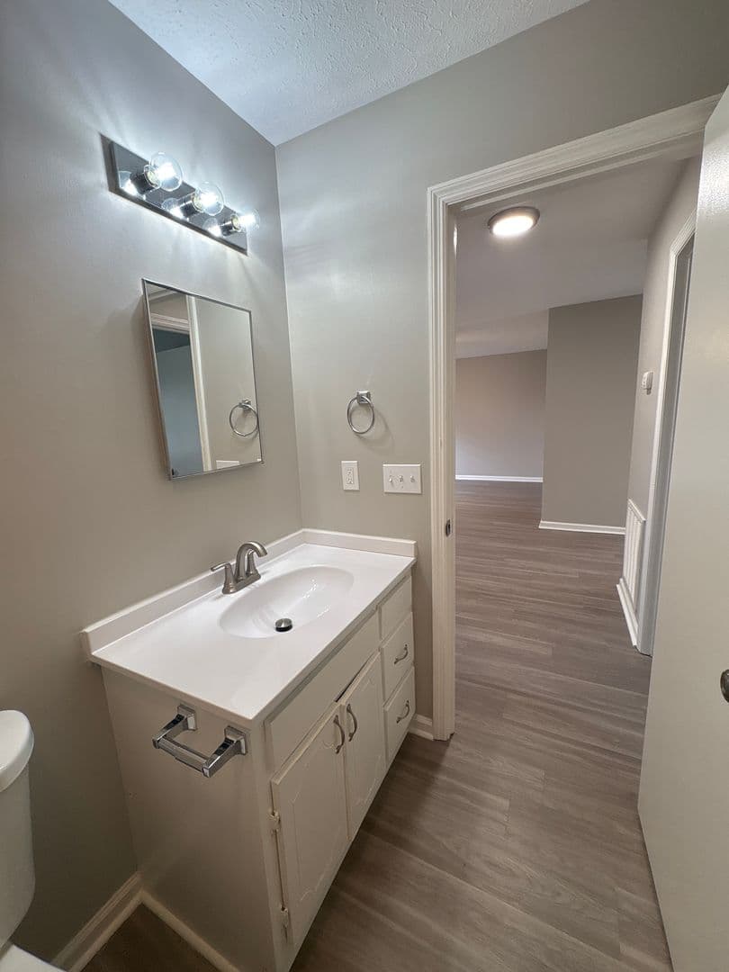 Manchester Townhome: 506 E. Main Street