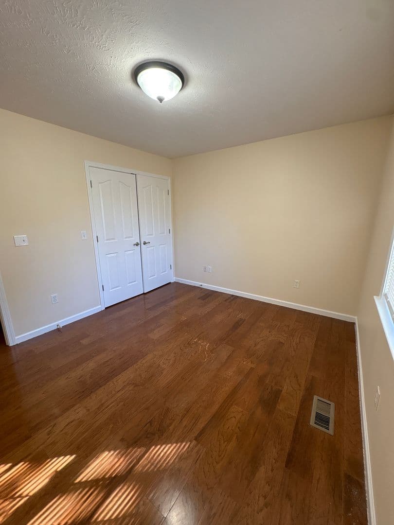 Manchester House: 1503 5th Avenue