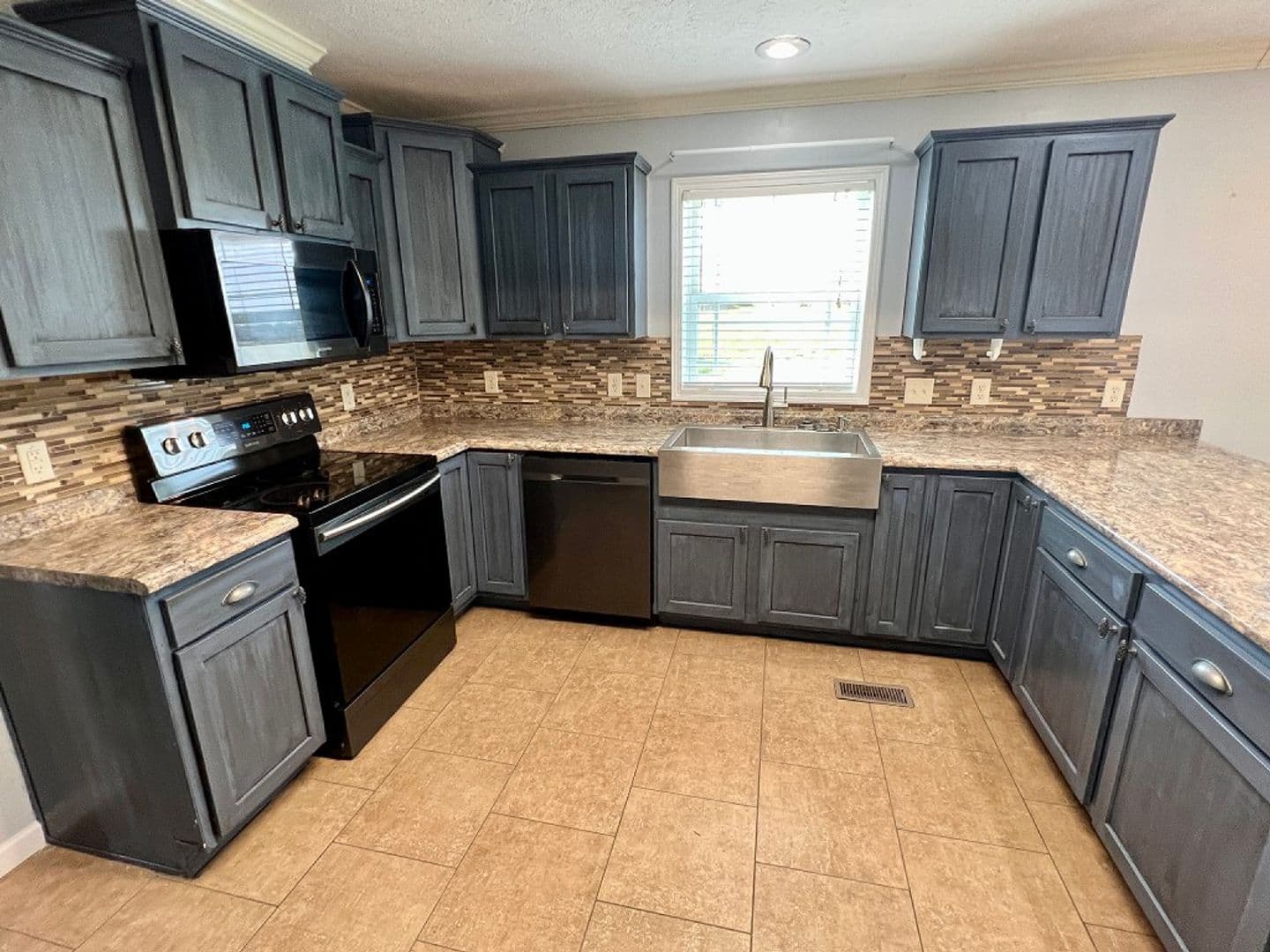 Shelbyville House: 1625 Hwy 64 W