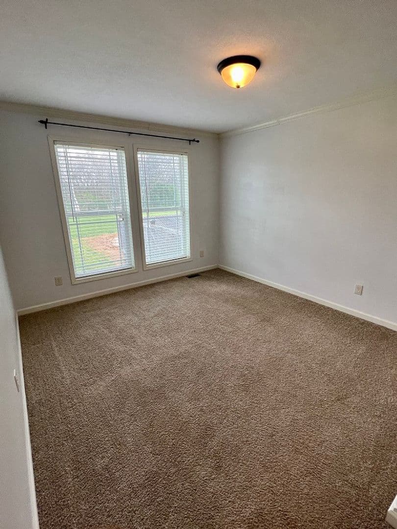 Shelbyville House: 1625 Hwy 64 W
