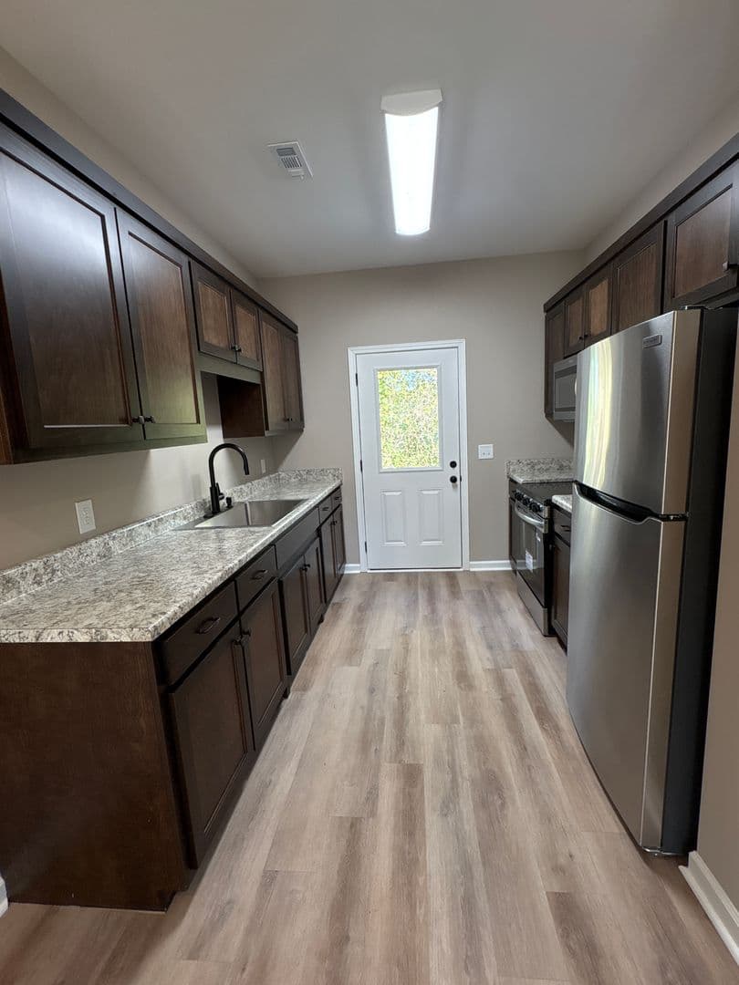 Manchester Apartment: 1109 S Spring St.
