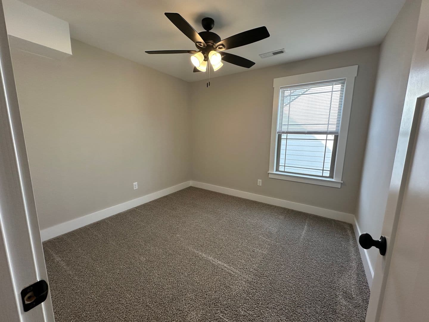 Ringgold House: 537 Willow Grove Court