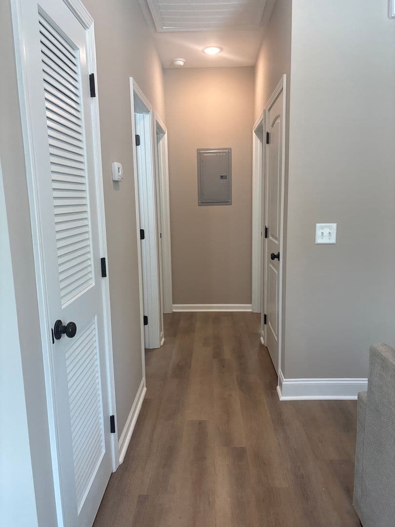 Manchester Apartment: 513 West End Circle