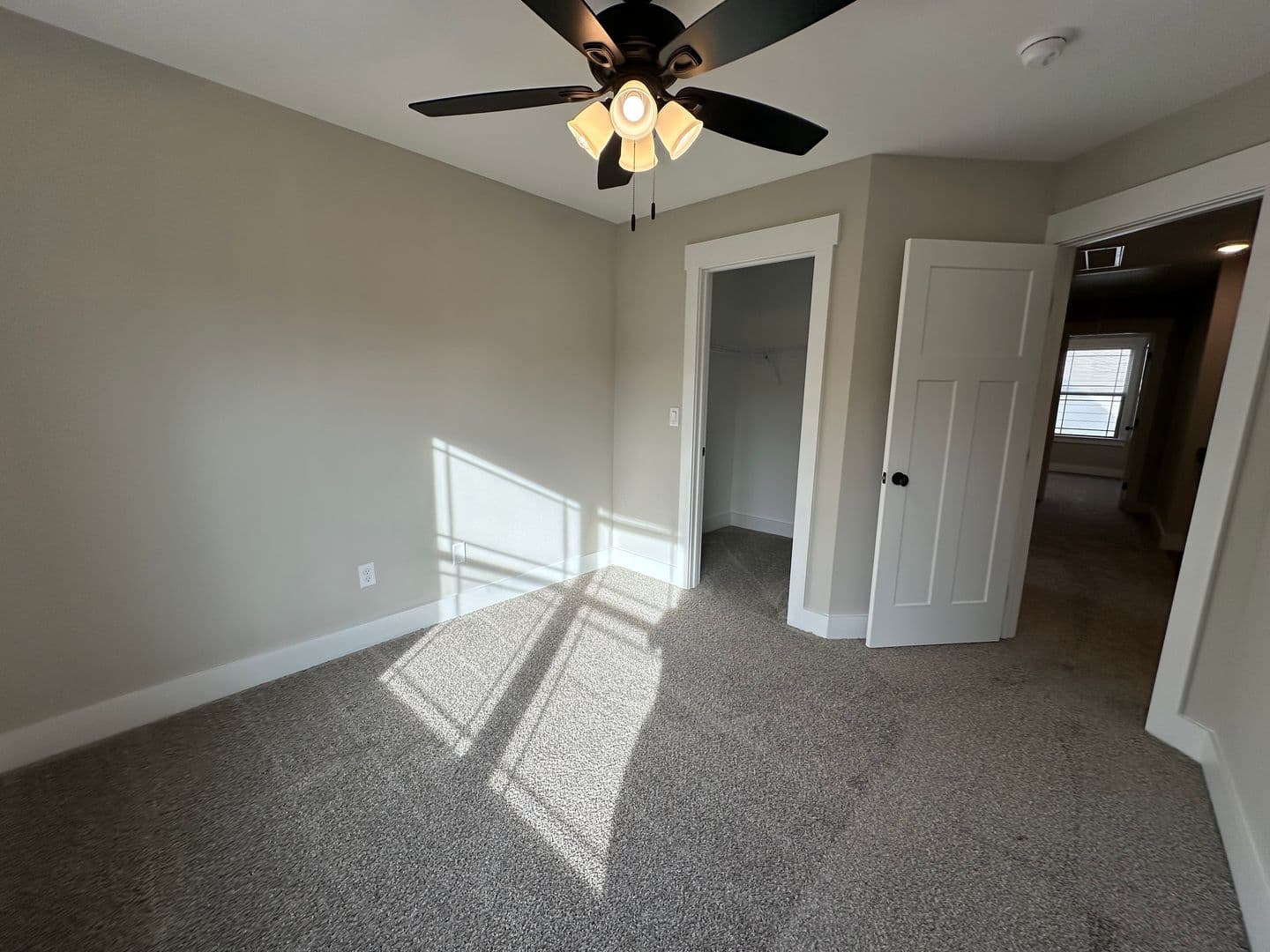 Ringgold House: 537 Willow Grove Court