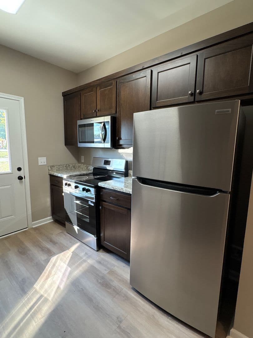 Manchester Apartment: 1109 S Spring St.