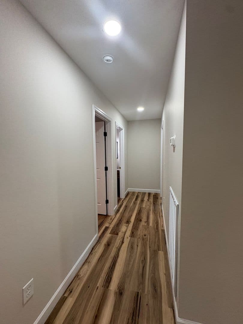 Decherd House: 211 Majestic Drive