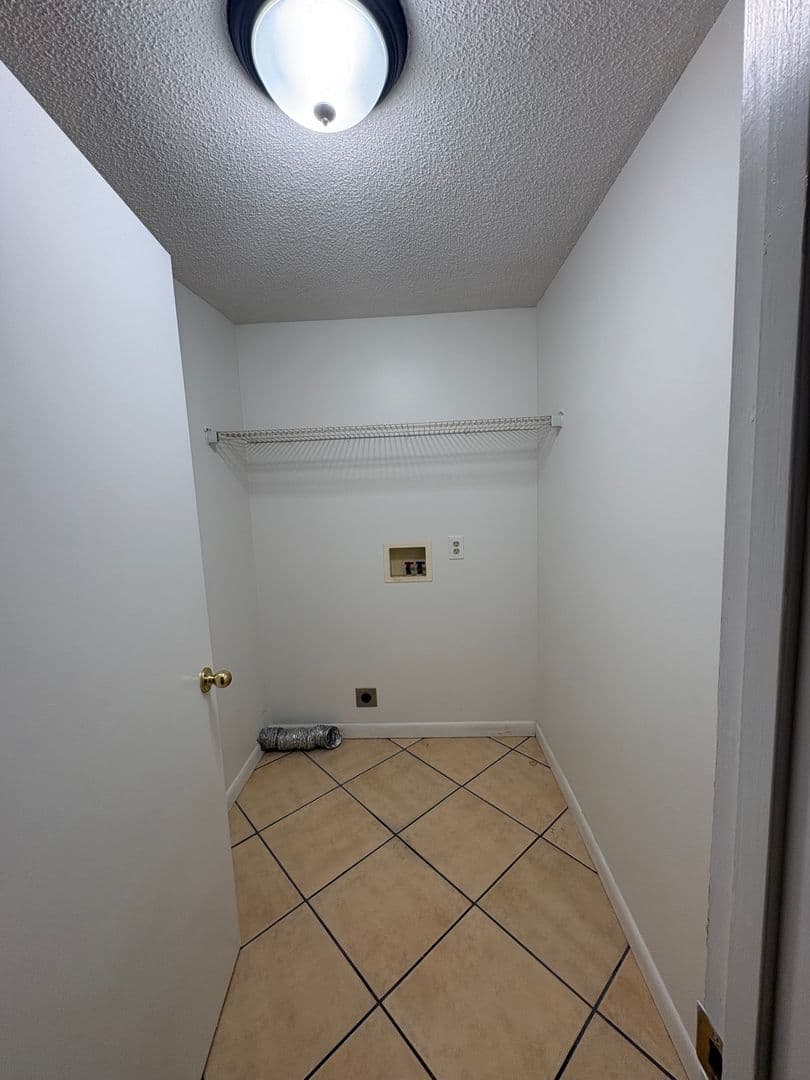 Winchester Apartment: 408 3rd Avenue NW