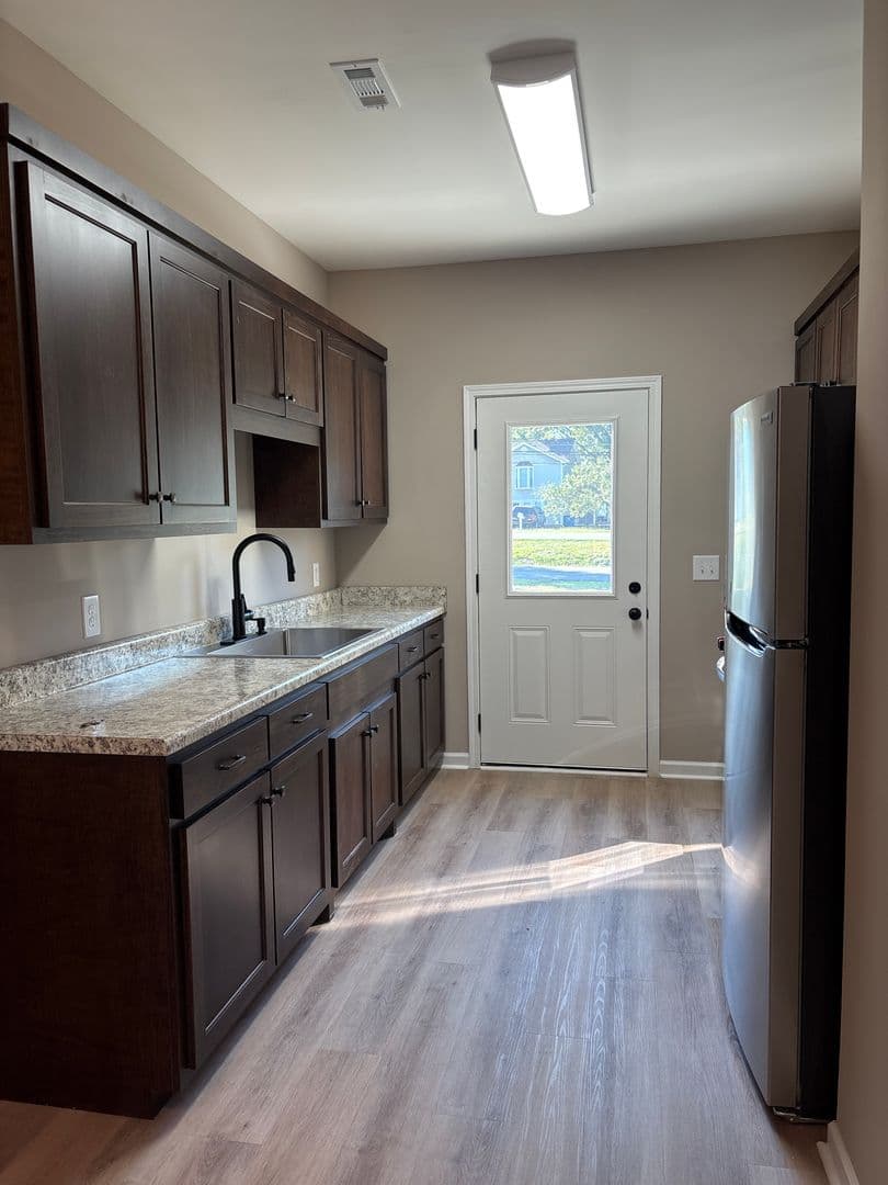 Manchester Apartment: 1109 S Spring St.