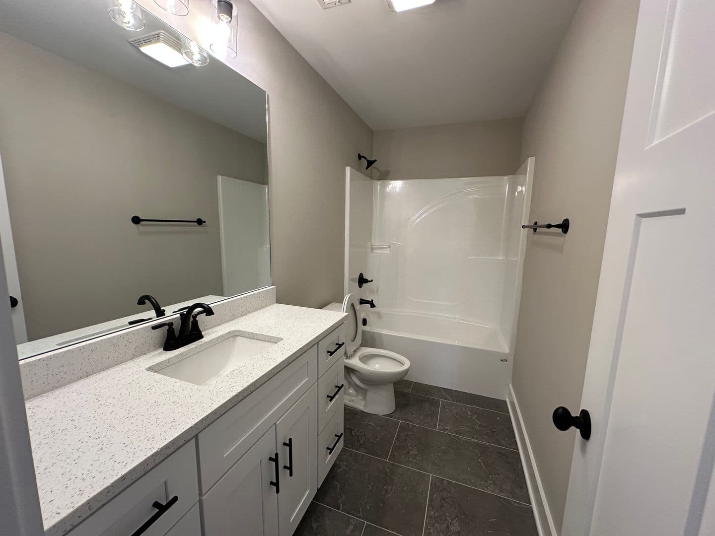 Ringgold House: 537 Willow Grove Court
