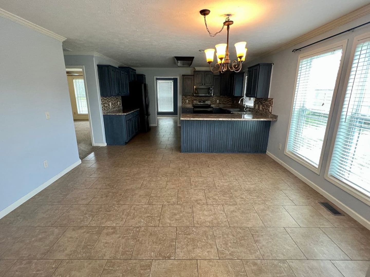 Shelbyville House: 1625 Hwy 64 W