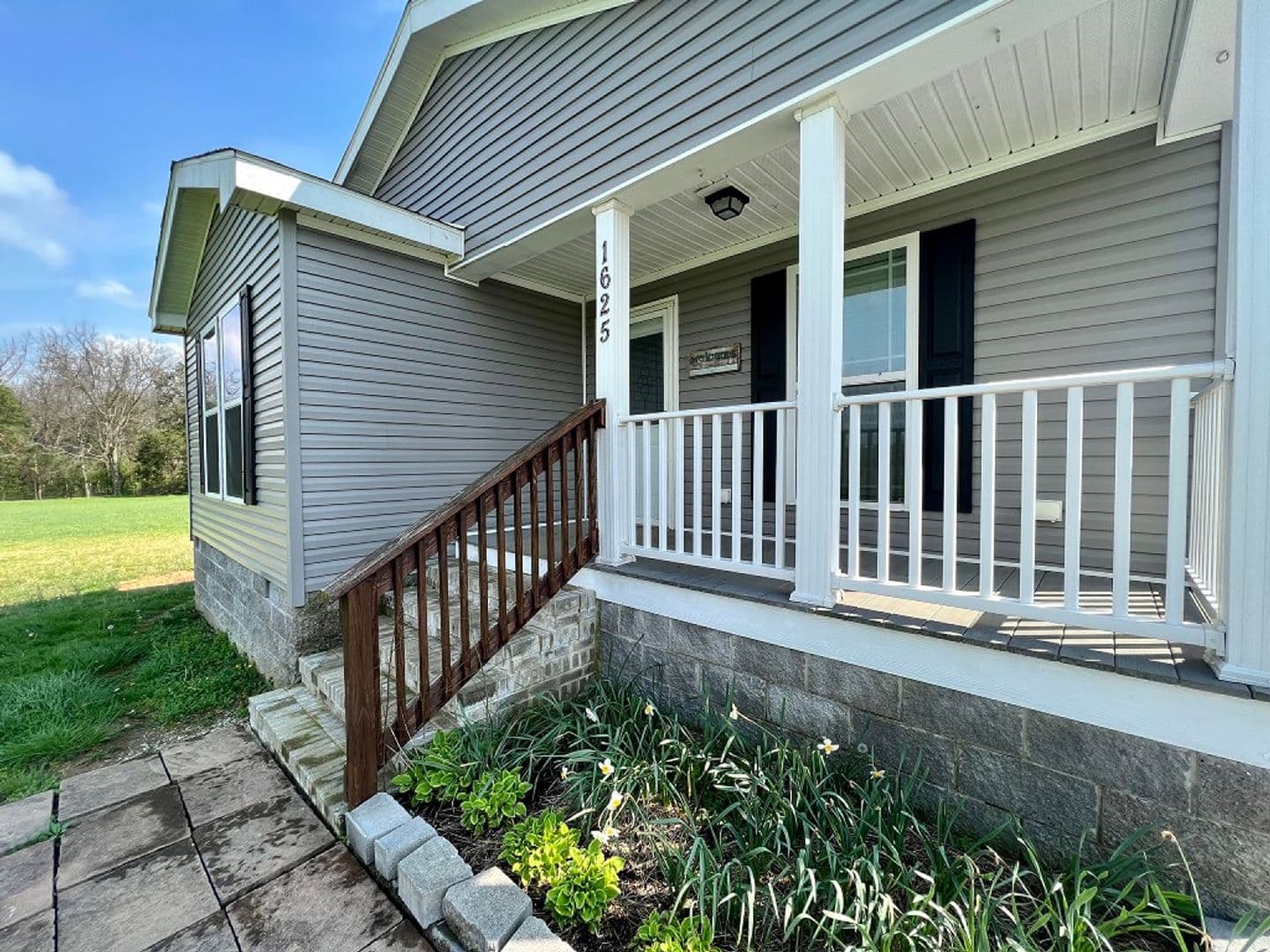 Shelbyville House: 1625 Hwy 64 W
