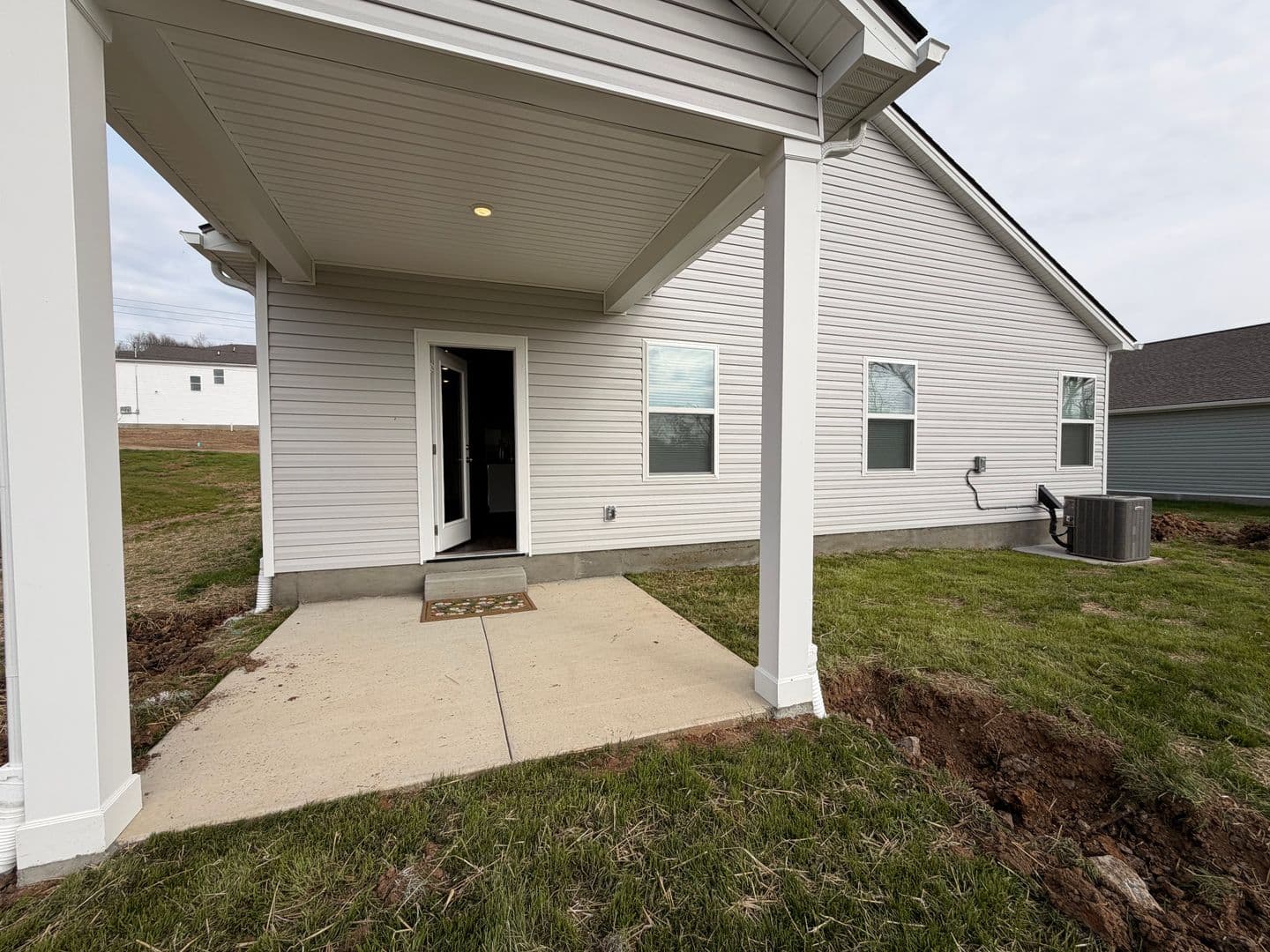 Shelbyville House: 225 idle Drive