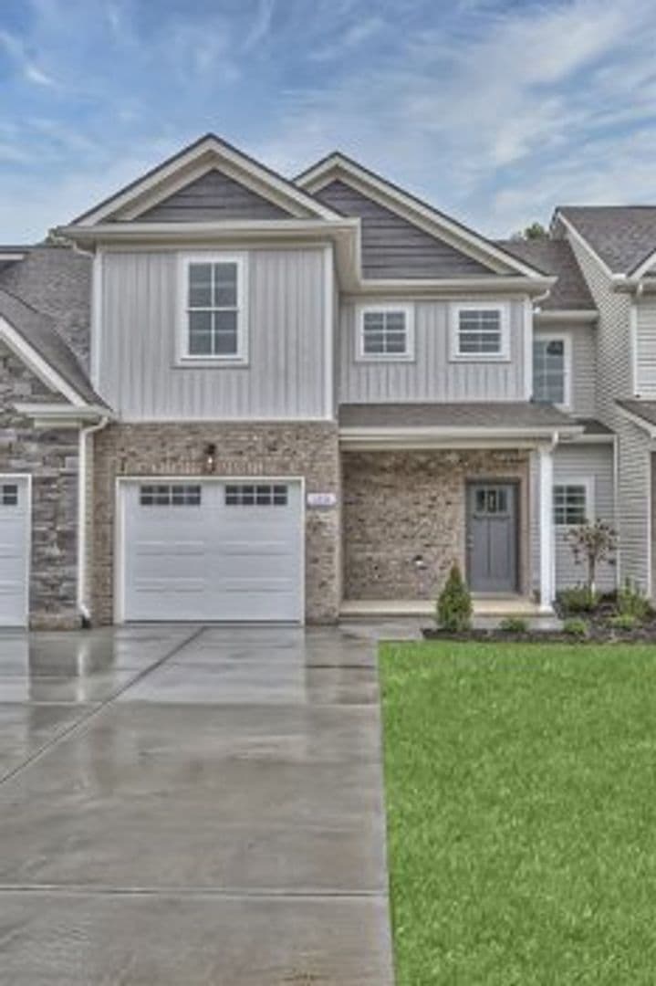 Manchester Townhome: 175 Creek Wood Rd