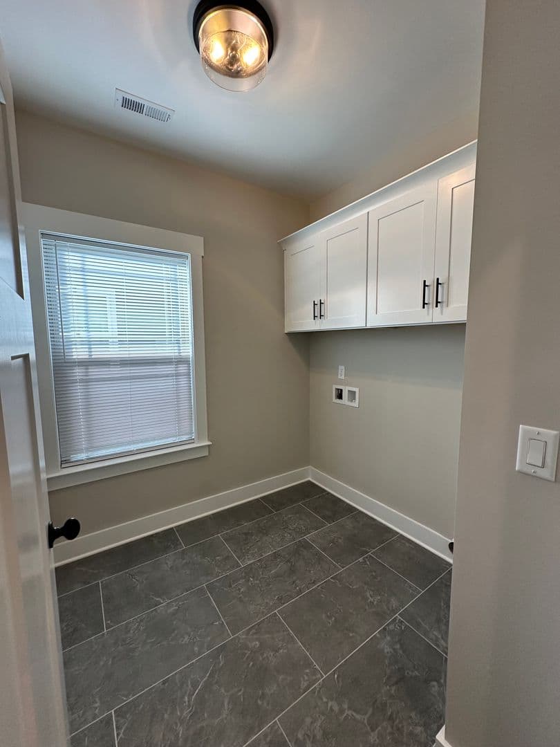 Ringgold House: 537 Willow Grove Court