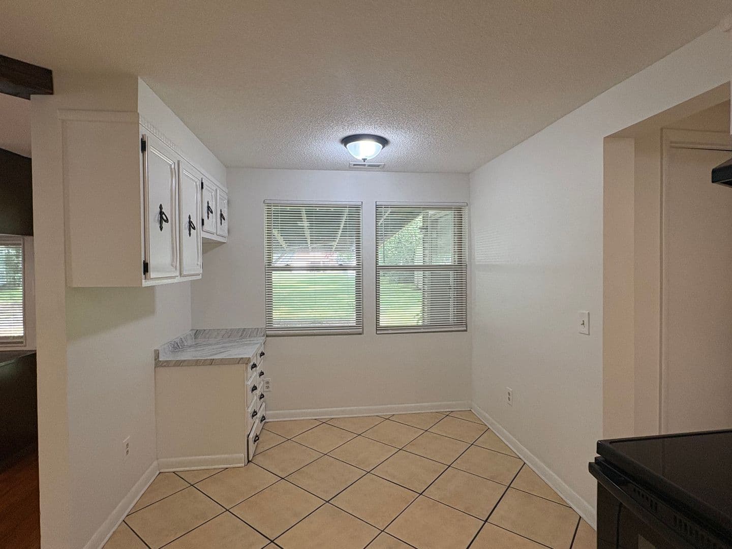 Winchester Apartment: 408 3rd Avenue NW