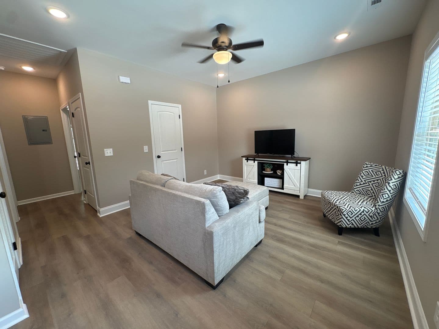 Manchester Apartment: 513 West End Circle