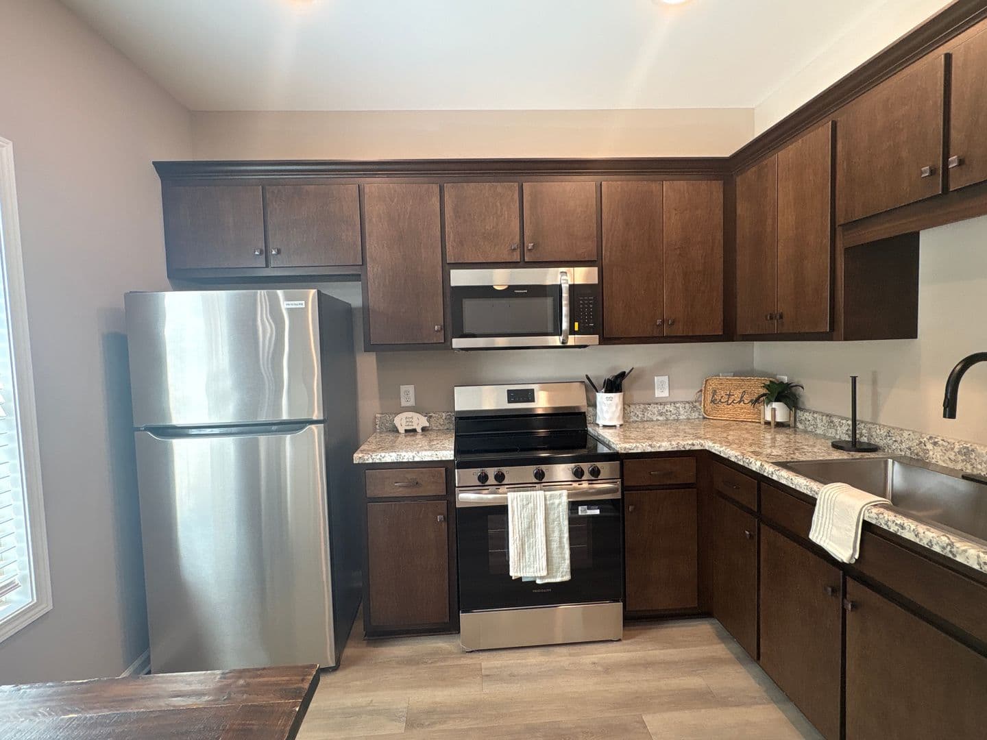 Manchester Apartment: 513 West End Circle