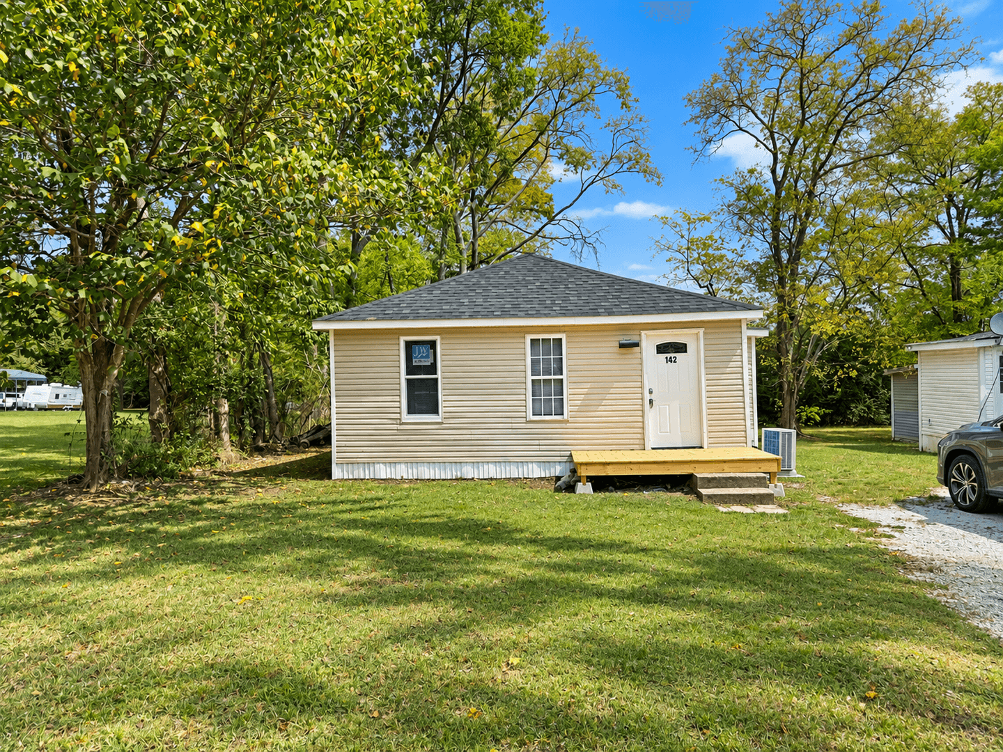 Shelbyville House: 142 Warner Bridge Road