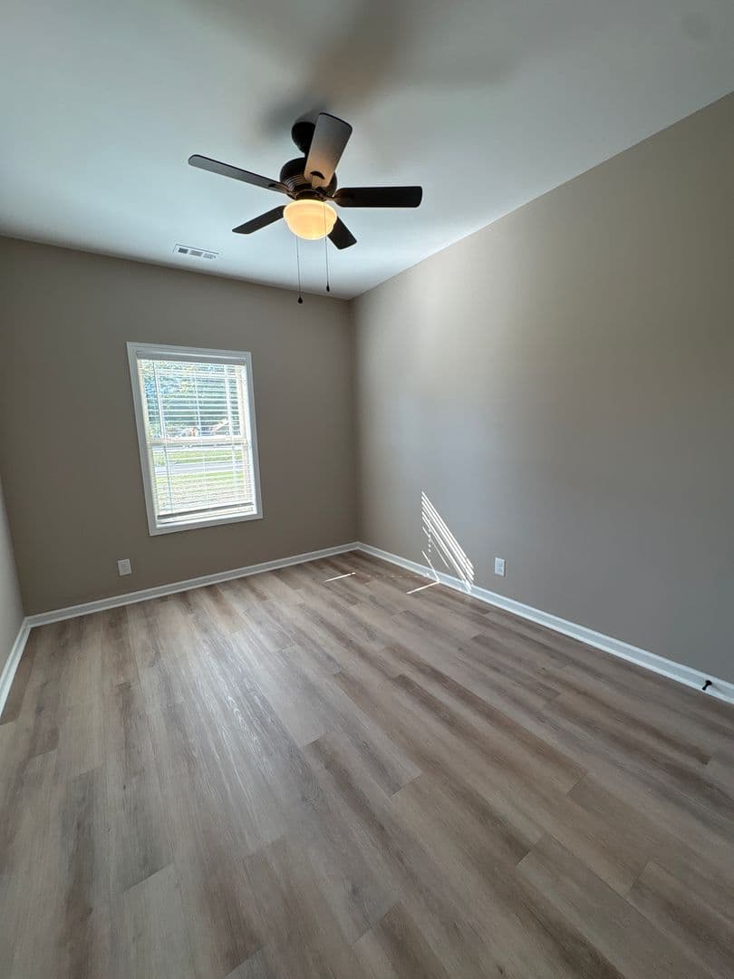 Manchester Apartment: 1109 S Spring St.