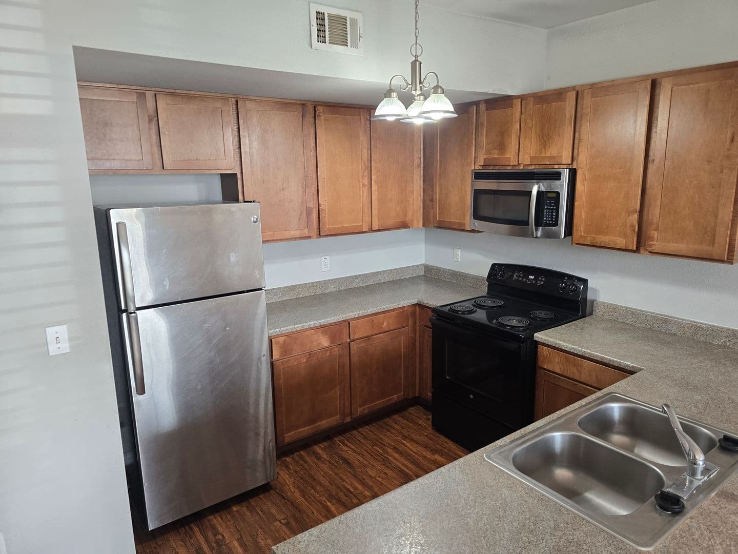 Midland Apartment: 4100 W. Illinois Ave - B308