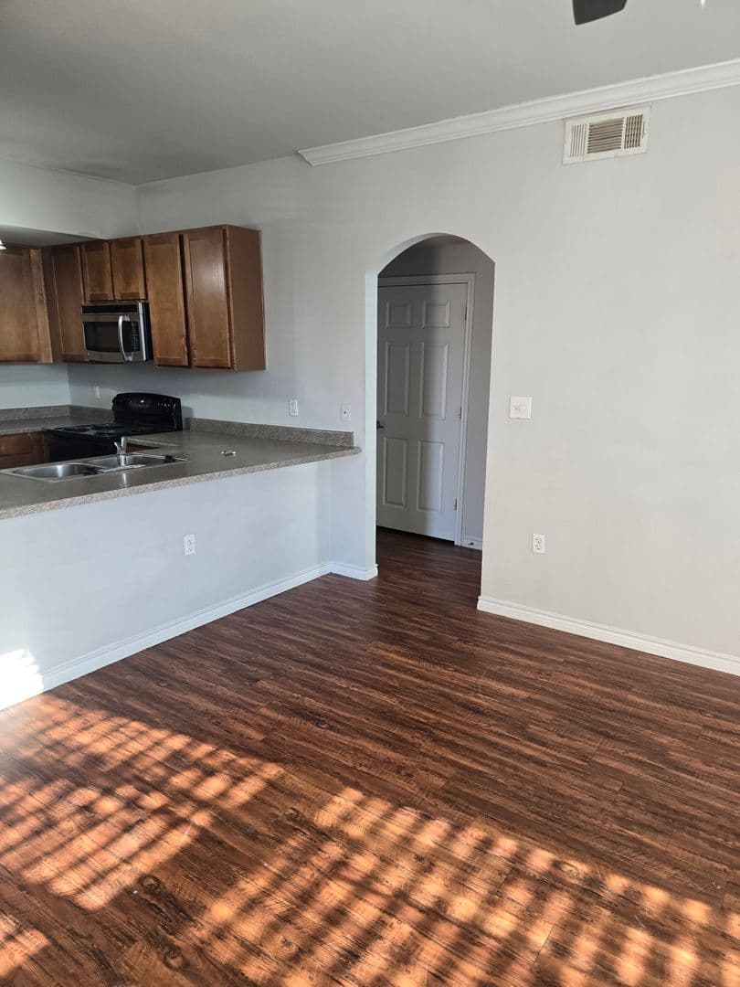 Midland Apartment: 4100 W. Illinois Ave - B308