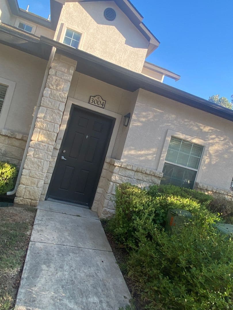 Boerne Apartment: 1000 Diamond Dr