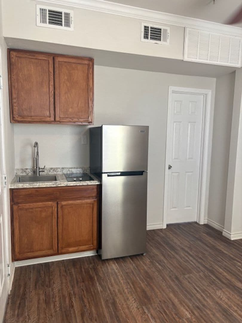 Midland Apartment: 4100 W. Illinois Ave - A101