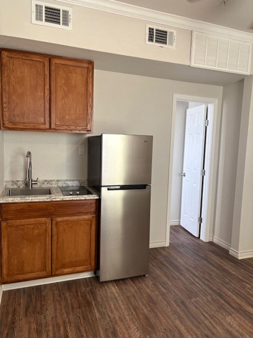 Midland Apartment: 4100 W. Illinois Ave - A101