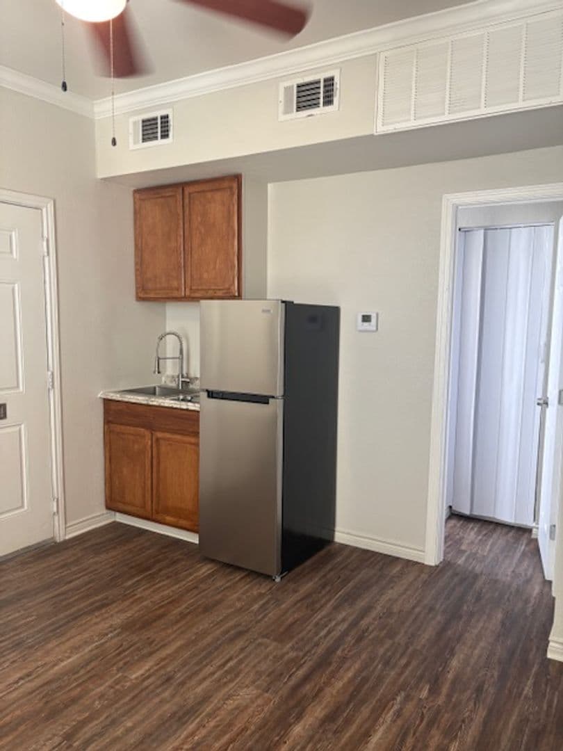 Midland Apartment: 4100 W. Illinois Ave - A101