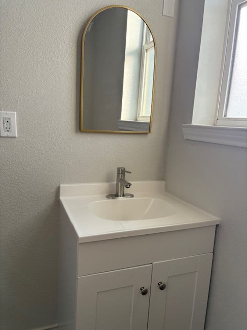 Midland Apartment: 4100 W. Illinois Ave - A101