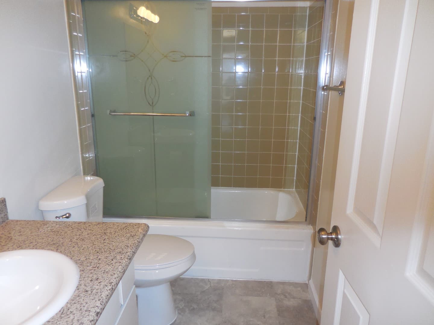 Oakland Apartment: 3300 Kempton Avenue