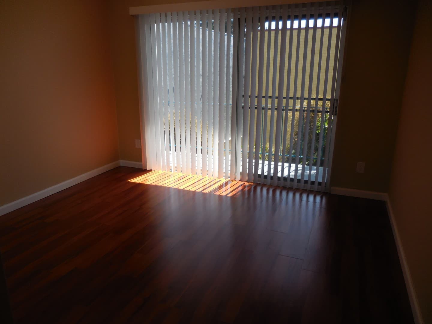 Oakland Apartment: 3300 Kempton Avenue