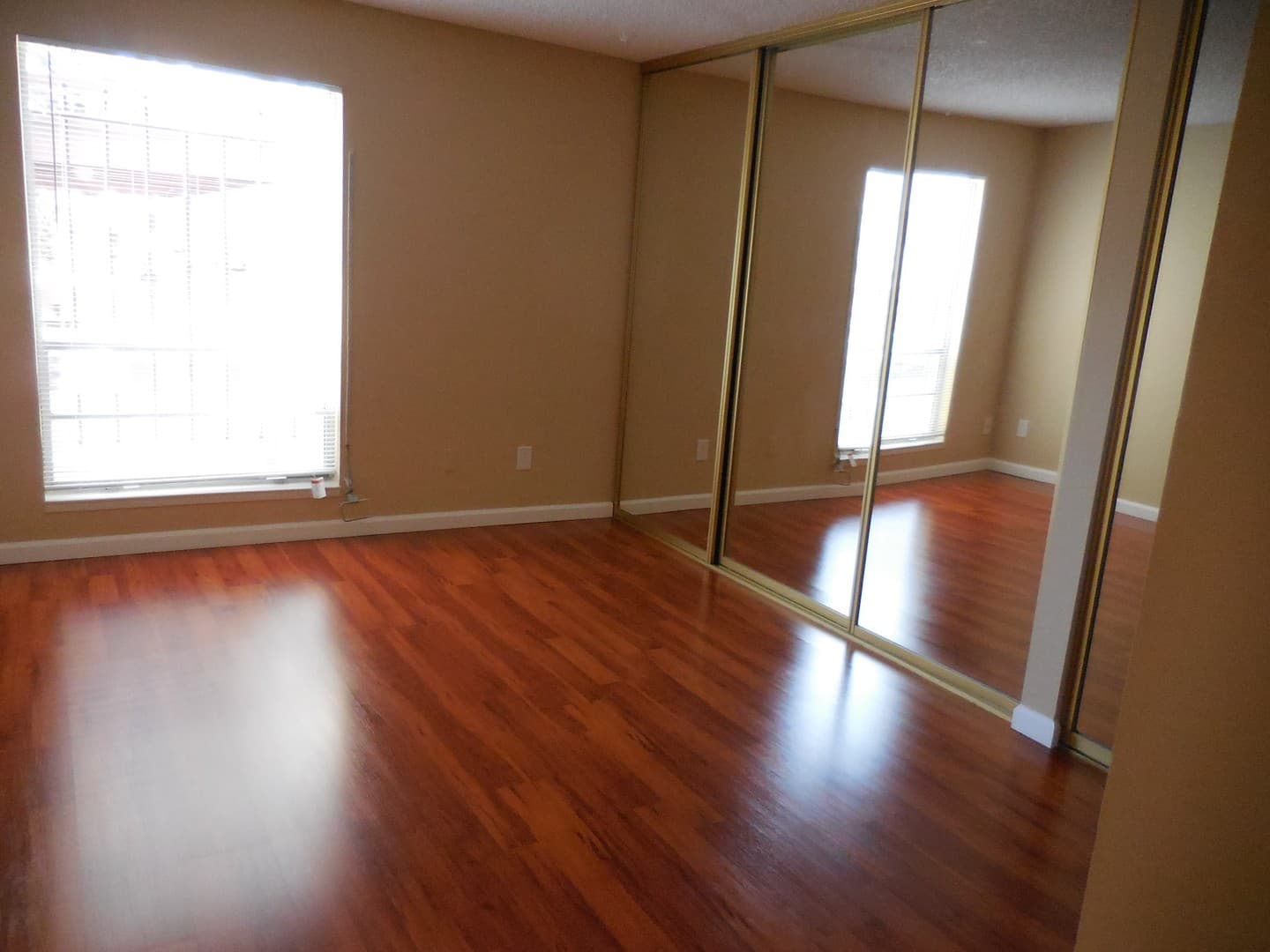Oakland Apartment: 3300 Kempton Avenue