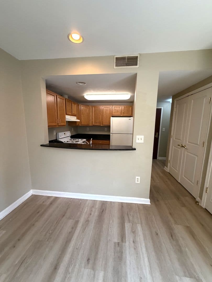 Baltimore Apartment: 2440 St Paul St