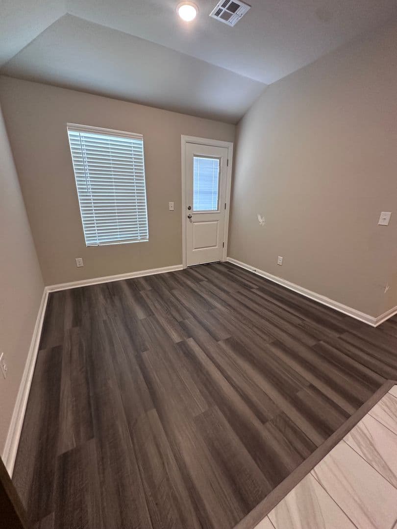 Oklahoma City House: 3700 S.E. 81st St.