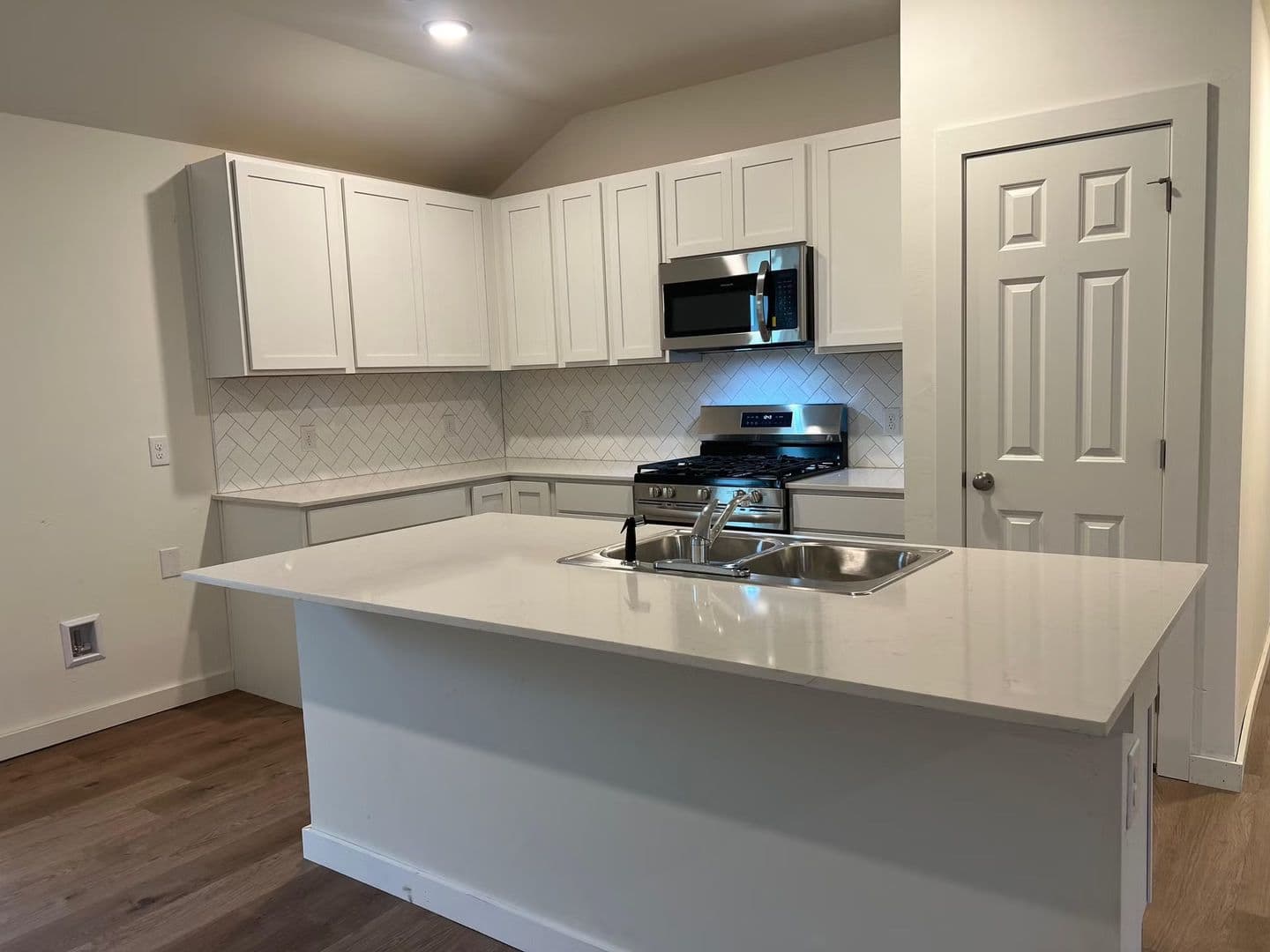 Newcastle House: 1732 SE 20th St