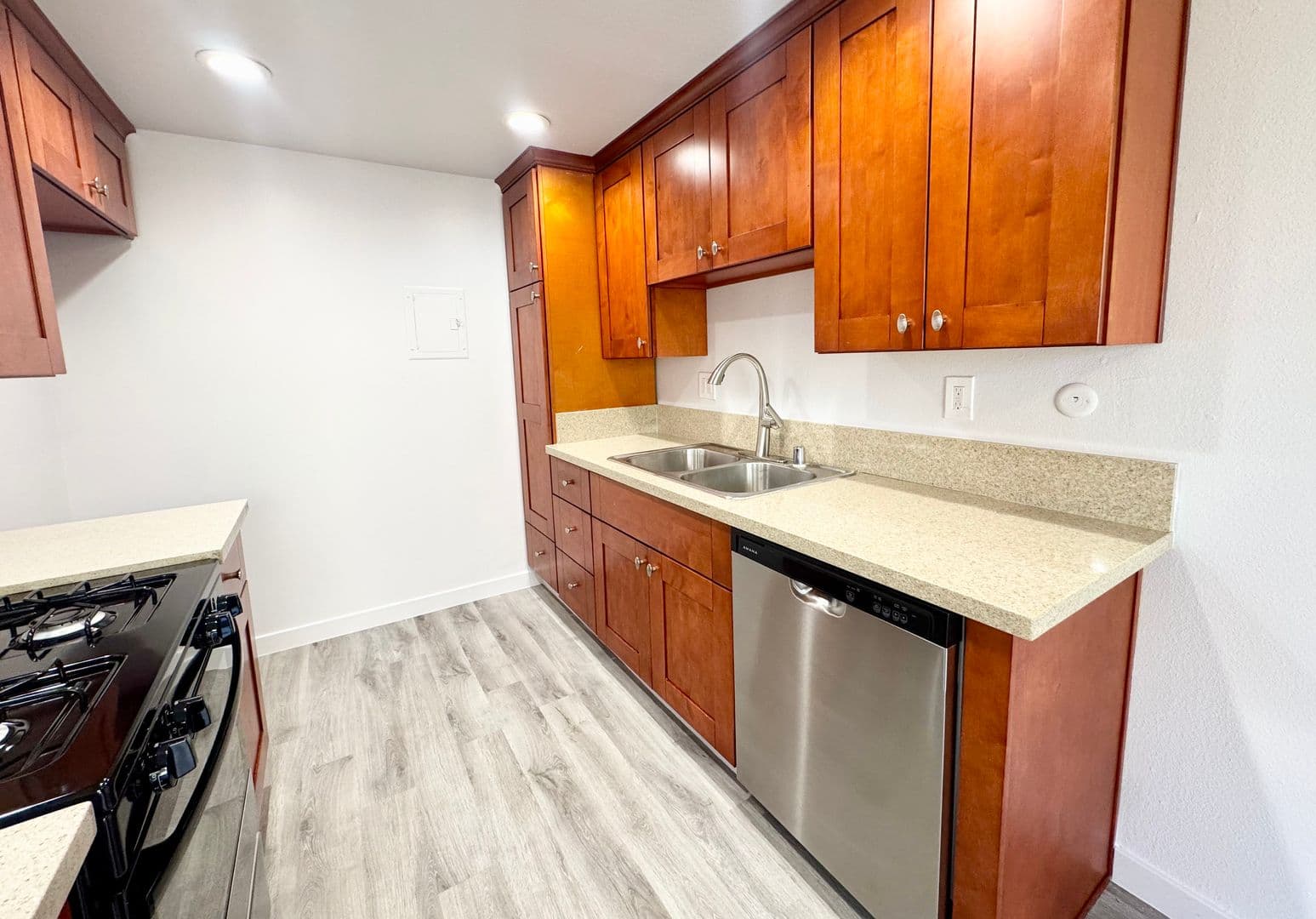 Santa Ana Apartment: 1750 Sherry Lane