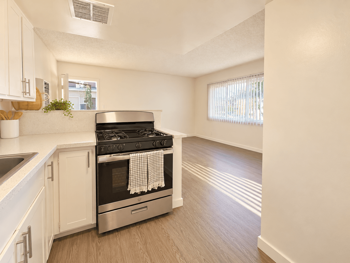 Brea Apartment: 820 S. Walnut Ave