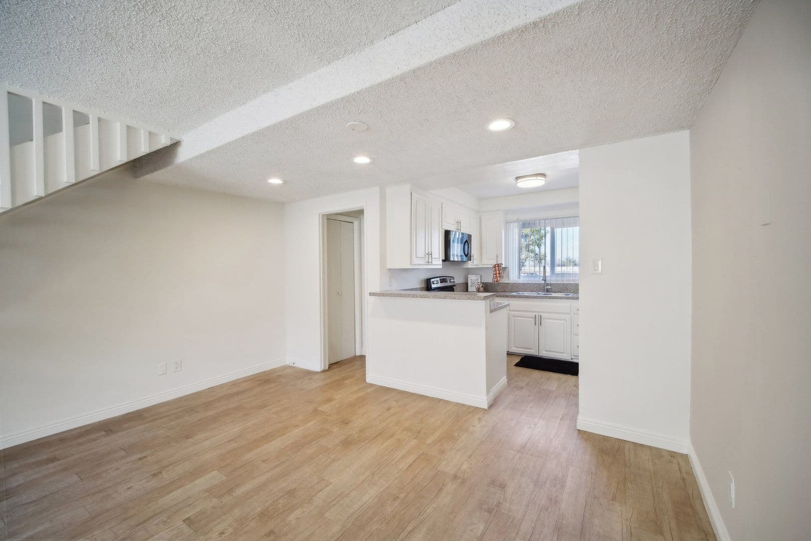 Whittier Apartment: 13730 Via Del Palma Ave