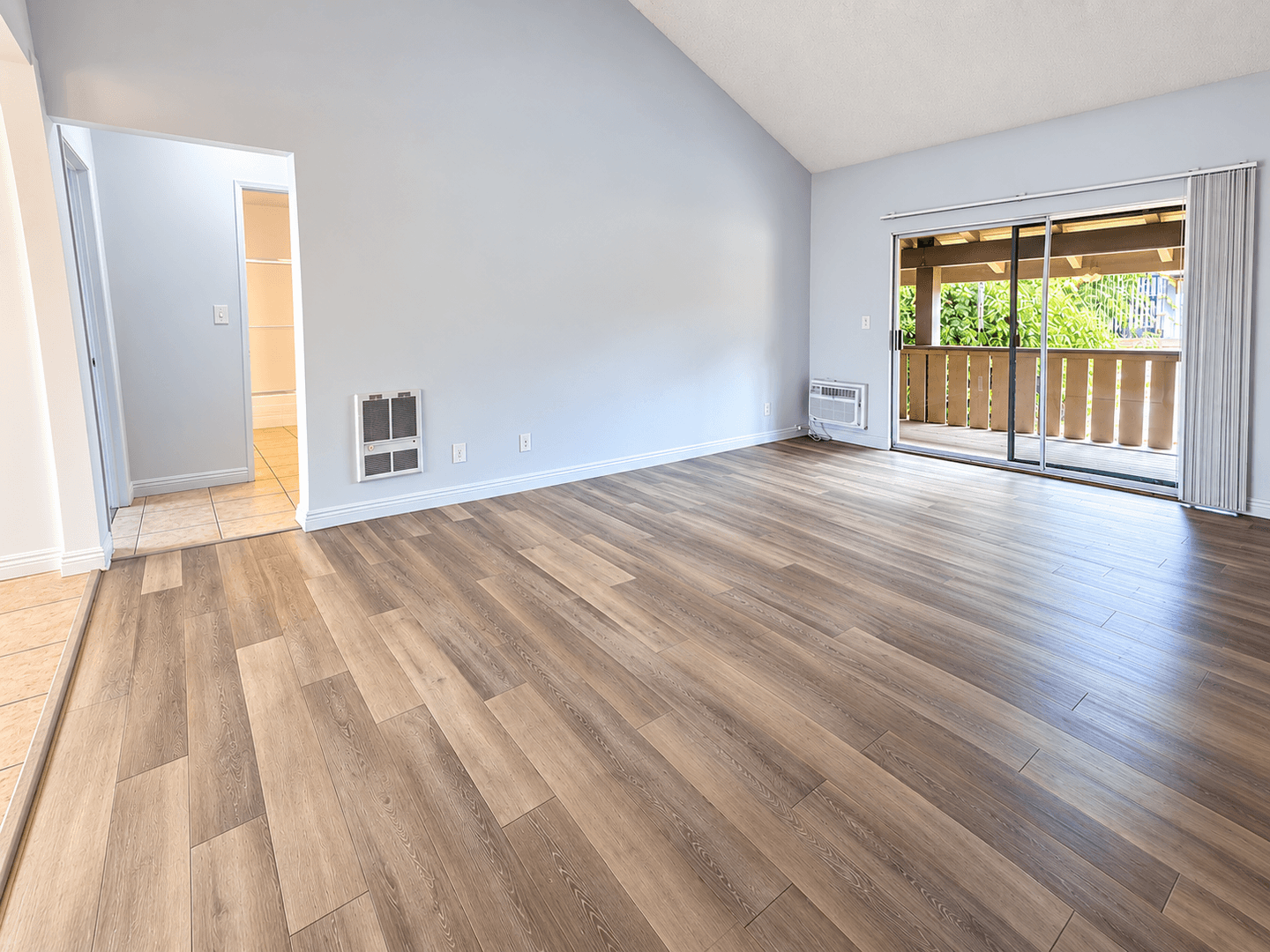 Tustin Apartment: 1071 Walnut Ave