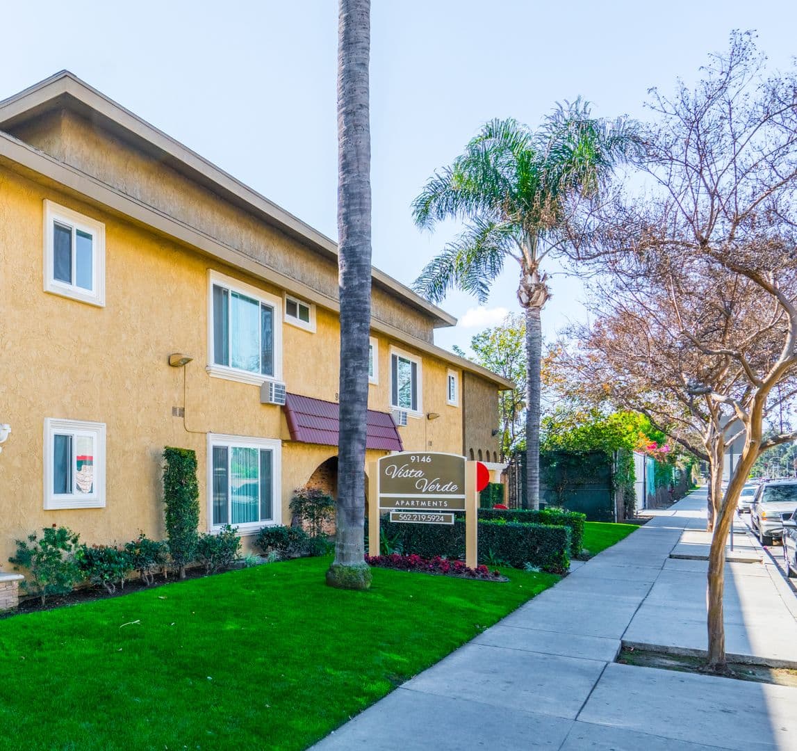 Bellflower Apartment: 9146 Somerset Blvd
