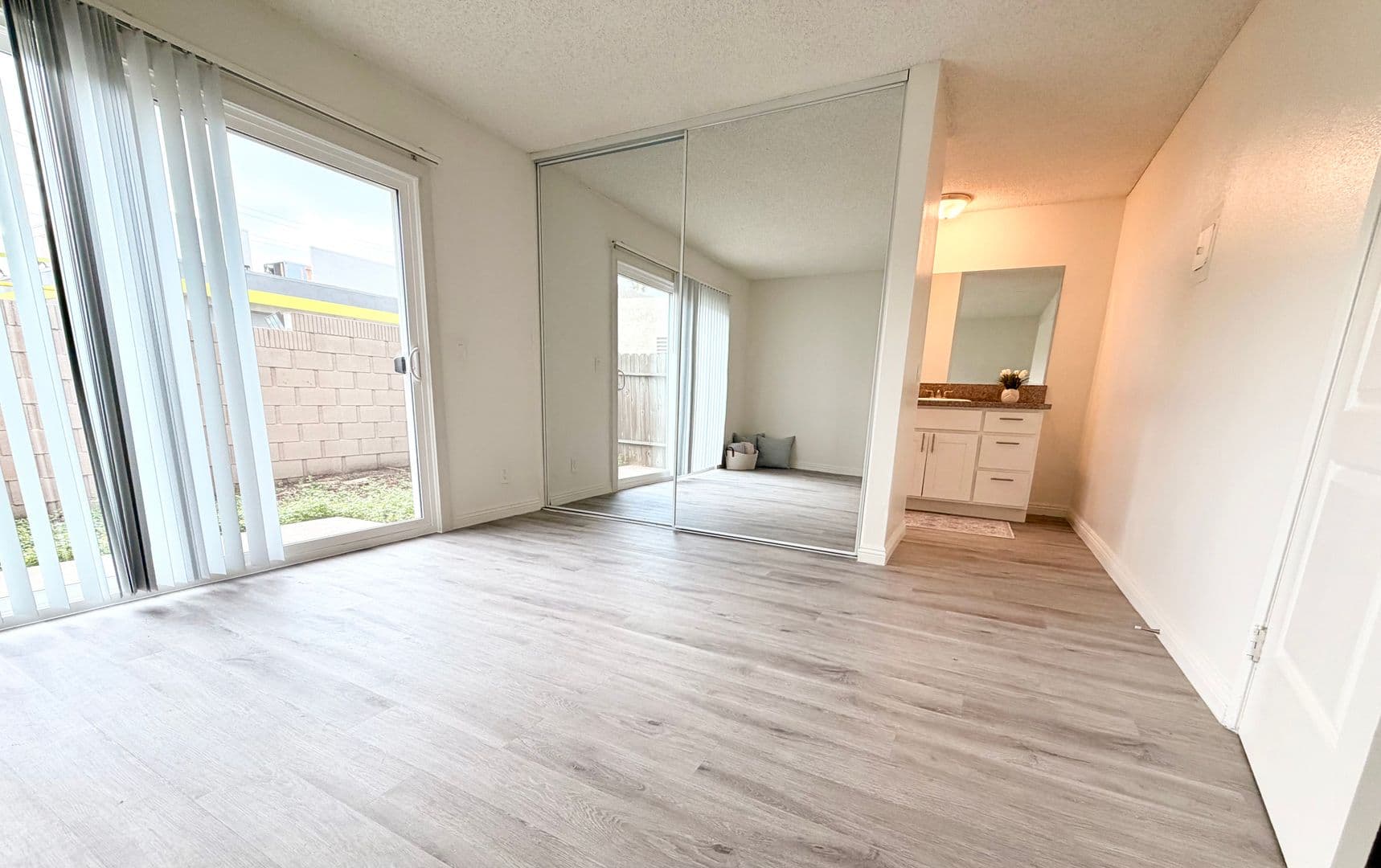 Anaheim Apartment: 520 W. La Palma Ave.