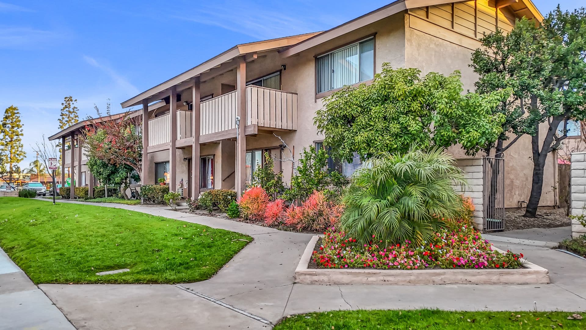 Tustin Apartment: 1071 Walnut Ave