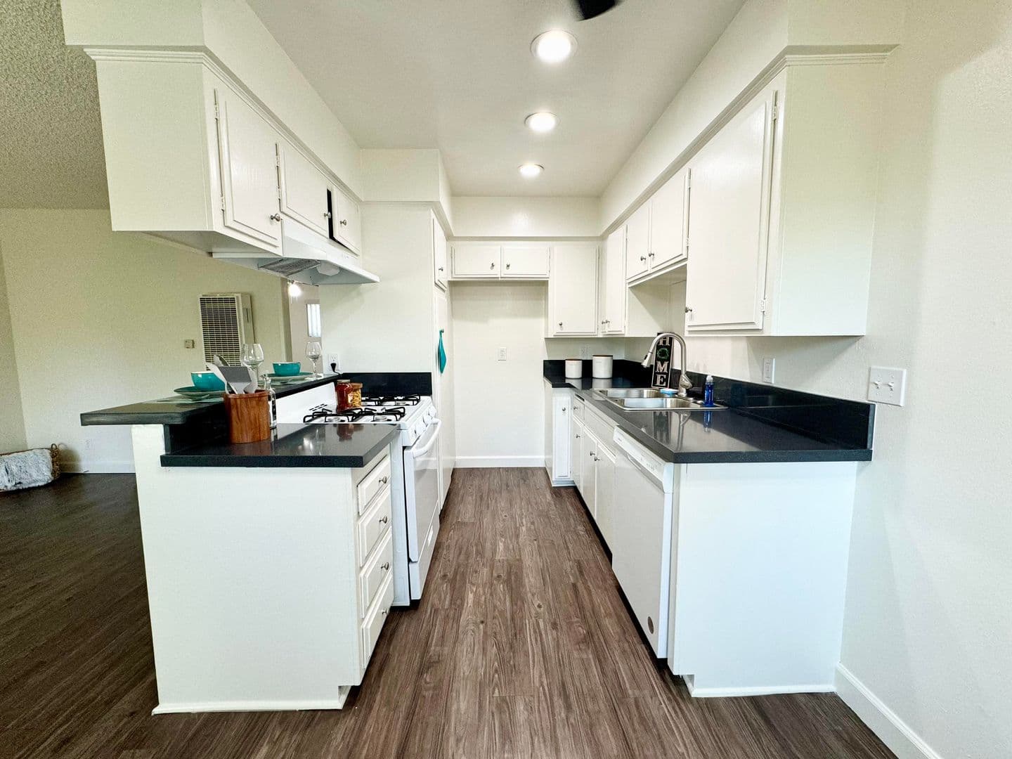Santa Ana Apartment: 1339-1349 E. Grace St