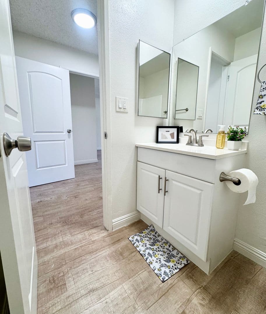 Bellflower Apartment: 9146 Somerset Blvd
