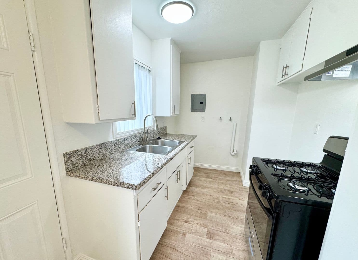 Anaheim Apartment: 702-725 N. Mavis St.