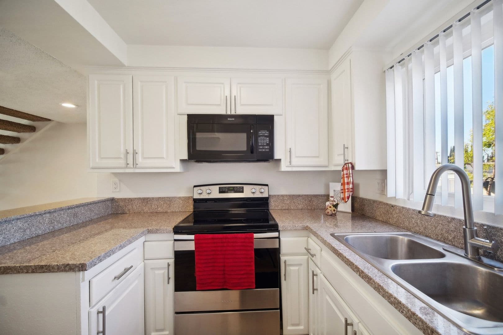 Whittier Apartment: 13730 Via Del Palma Ave