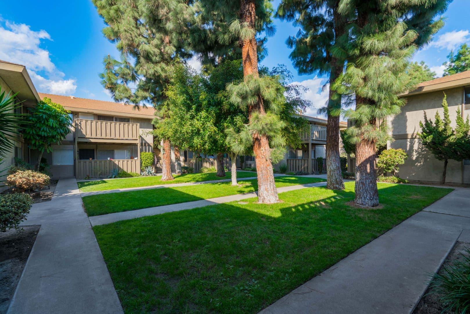 Anaheim Apartment: 10900 Magnolia Ave