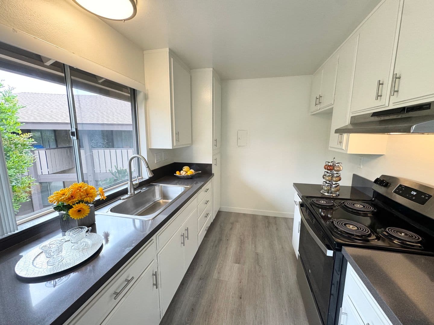 Tustin Apartment: 1071 Walnut Ave